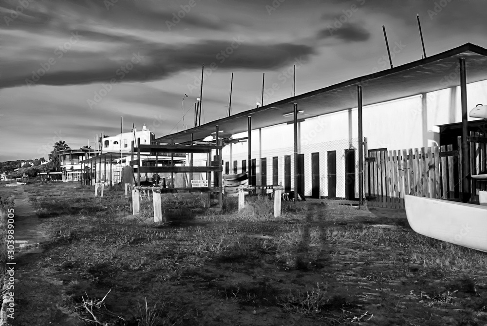 Obraz premium embarcadero en la Playa Larga en Tarragona (España)