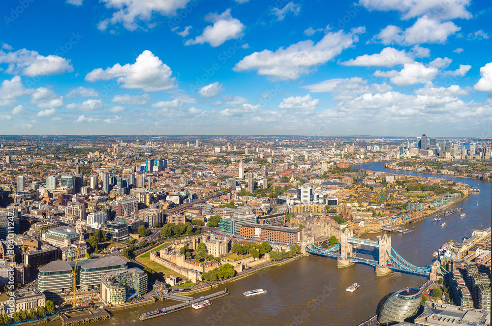 Fototapeta premium Aerial view of Tower Bridge in London