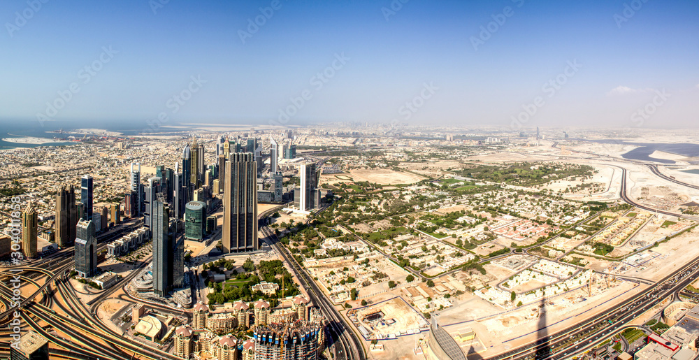 Blick auf Dubai von der Aussichtsplattform vom Burj Khalifa im September 2014