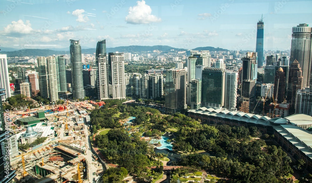 Obraz premium Park publiczny w centrum miasta, w pobliżu wież Petronas, Malezja