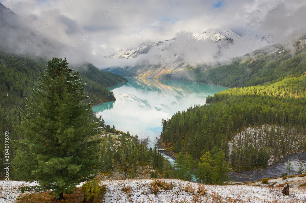 Obraz premium Mountain lake