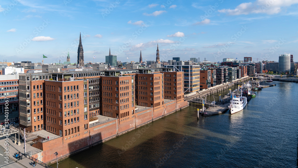 Fototapeta premium sandtorhafen hafencity hamburg cityscape, germany