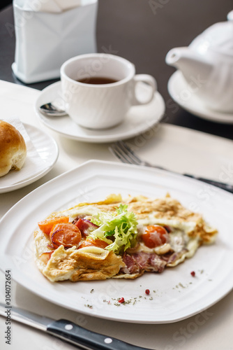 omelet with vegetables and ham