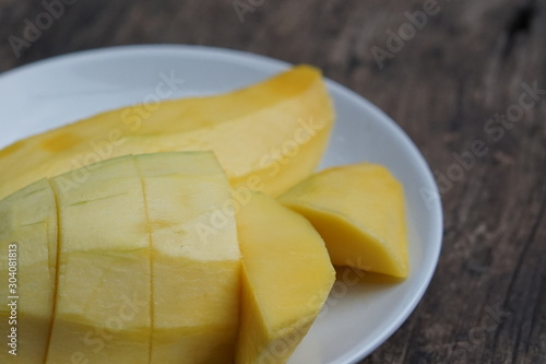 Fototapeta Naklejka Na Ścianę i Meble -  sliced mango on a plate