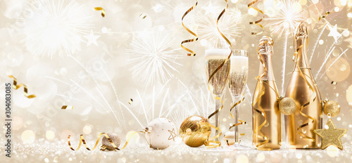 Stampa su Tela New Years Eve Celebration Background with Champagne and Confetti