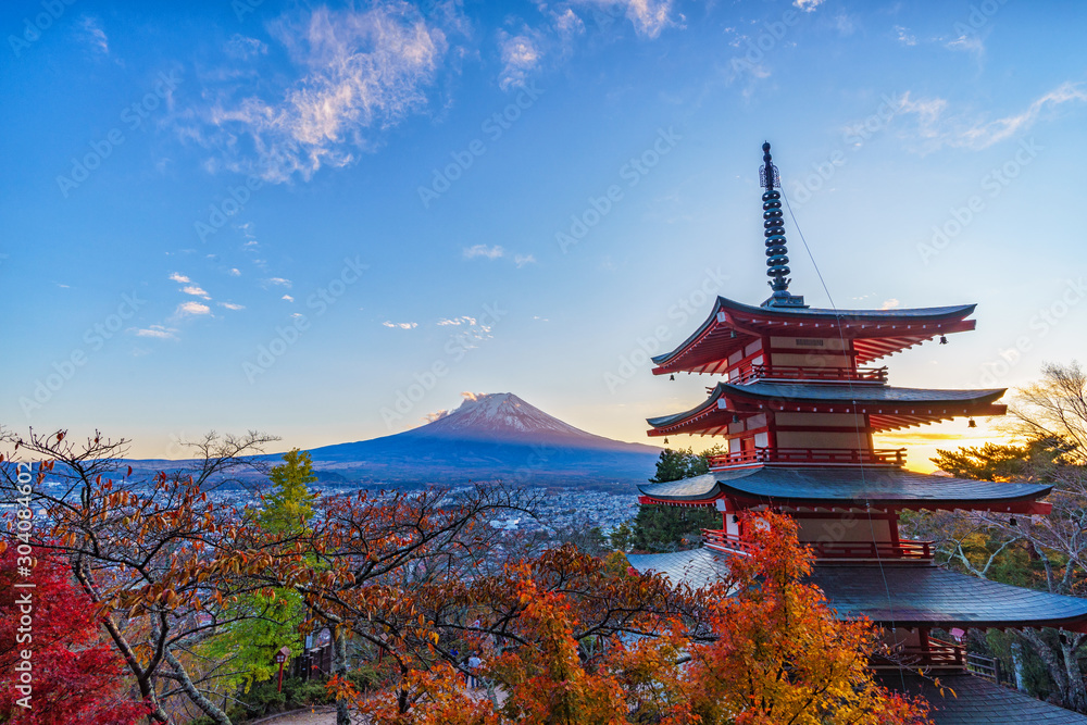 秋色づく富士