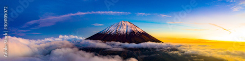 Beautiful scenic landscape of mountain Fuji or Fujisan in Yamanashi Prefecture, Japan © Photo Gallery