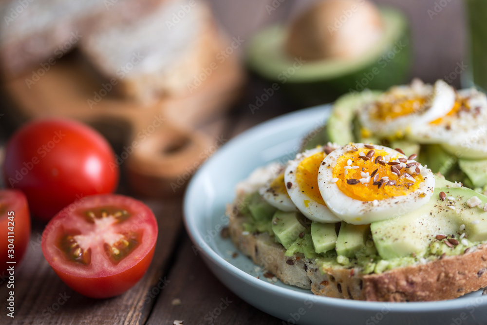 toast with avocado and egg