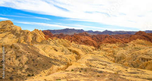 Valley of Fire Nationalpark, Nevada USA. Rote Sandsteinformationen, blauer Himmel mit Wolken © familie-eisenlohr.de