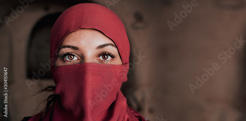 Schilderij op canvas Panoramic shot of Beautiful Arabic woman in red hijab with bright makeup