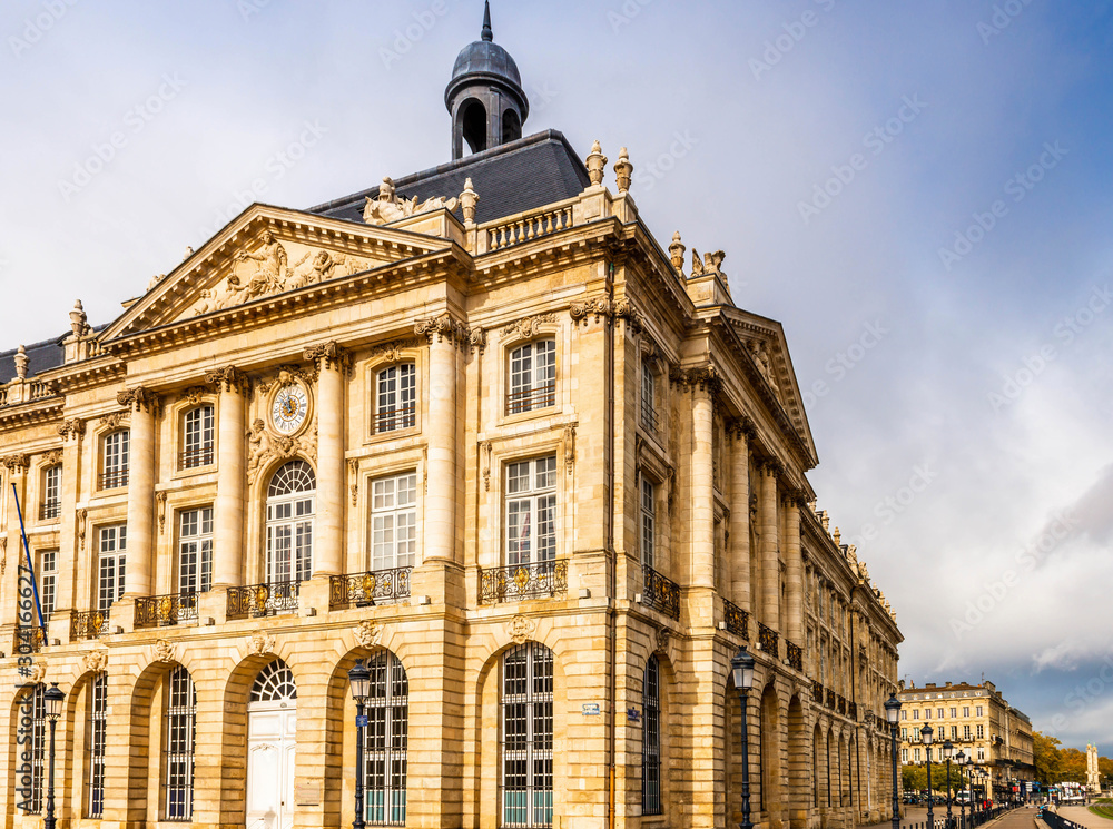Obraz premium Building of the place de la bourse in Bordeaux in Gironde, Nouvelle-Aquitaine, France