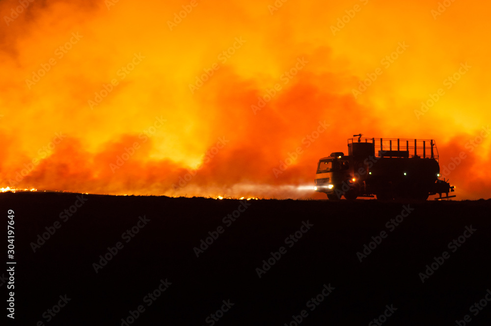 Fototapeta premium wildfire on sugar cane plantation