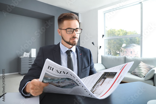 Handsome businessman readin...