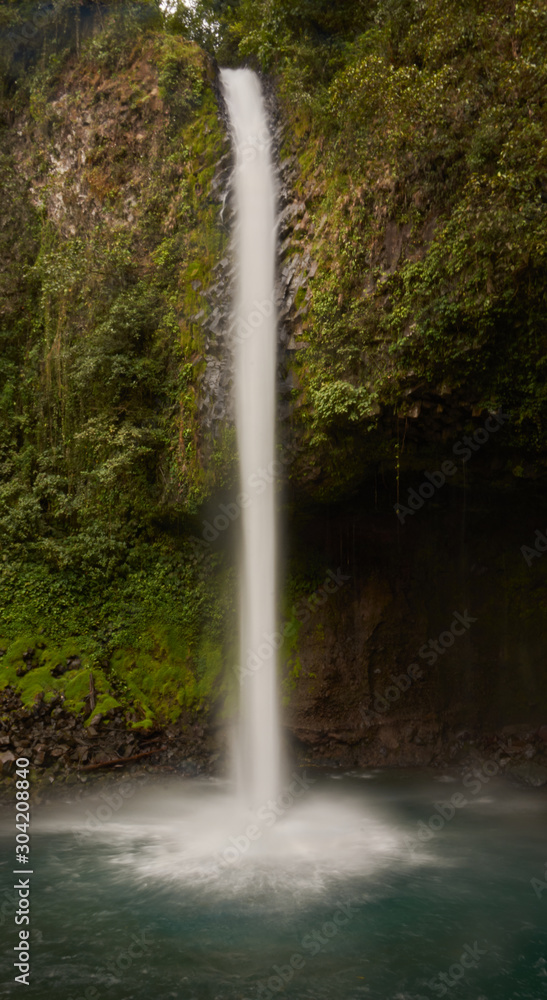 Fototapeta premium the waterfall La Fortuna, Arenal Volcano National Park, Costa Rica