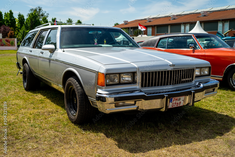 PAAREN IM GLIEN, GERMANY - MAY 19, 2018: Full-size car Chevrolet Caprice  Classic wagon, 1982. Stock-Foto | Adobe Stock