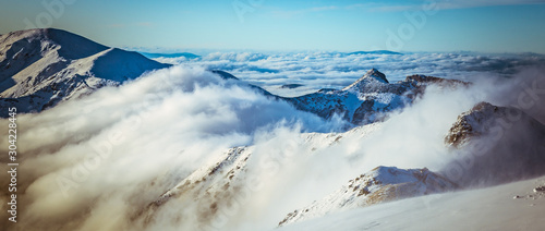 Fototapeta Naklejka Na Ścianę i Meble -  Tatry, widok na Giewont, Halny Wiatr
