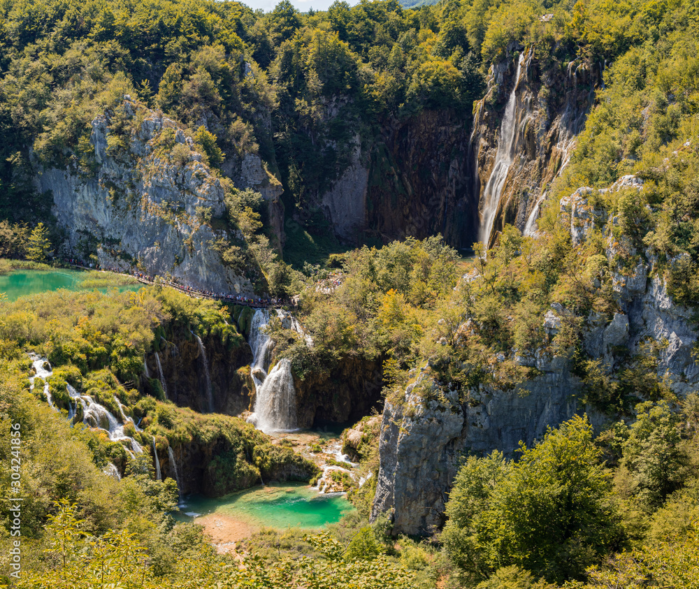 Vistas impresionantes de las cascadas Parque Nacional y Patrimonio de la Humanidad de Plitvice en Croacia, verano de 2019 Vistas impresionantes de las cascadas Parque Nacional y Patrimonio de la Humanidad de Plitvice en Croacia, verano de 2019