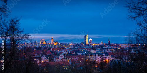 Die Stadt Leipzig am Abend im Winter photo