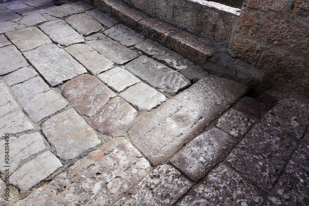 Fototapeta premium A heritage walking stone path at Old Town of Lijiang.It is the historical center if Lijiang City,in Yunnan,China.It is also a UNESCO World Heritage Side. 