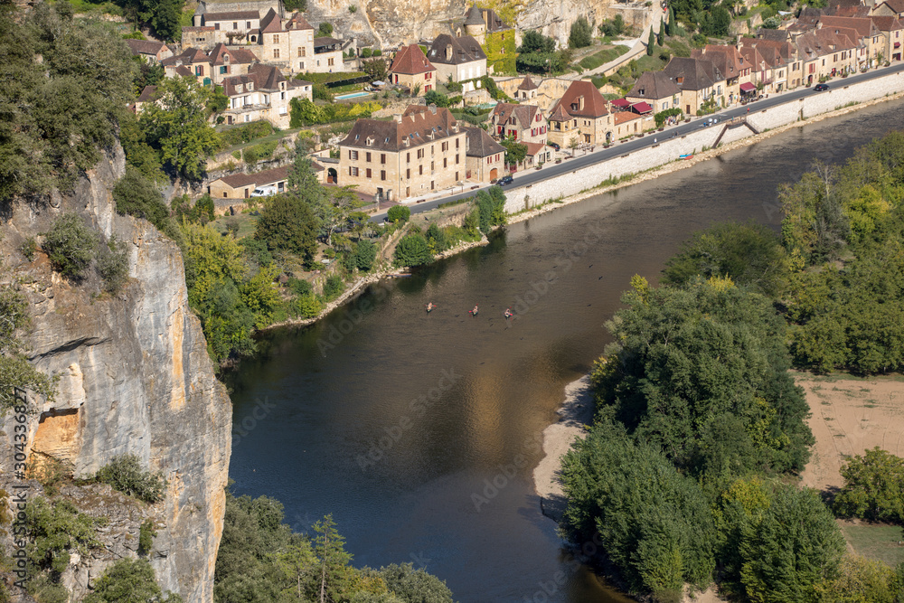 La Roque-Gageac scenic village on the Dordogne river, France