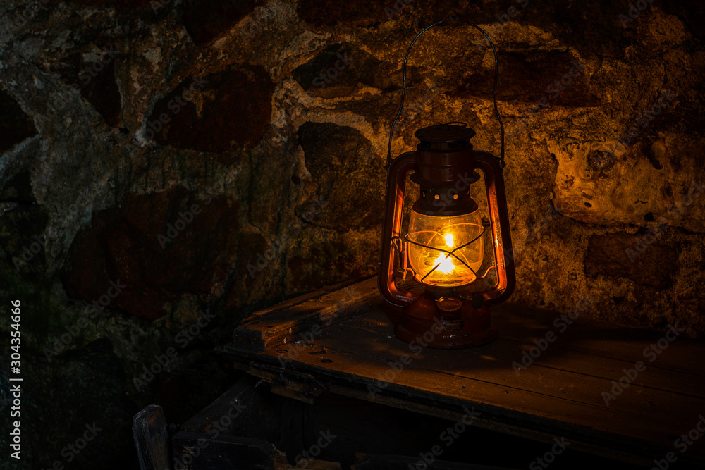 Naklejka premium Wind lamp lights on cold evening