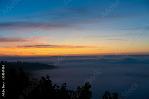 Sonnenaufgang über dem Main im Nebel © SKatzenberger