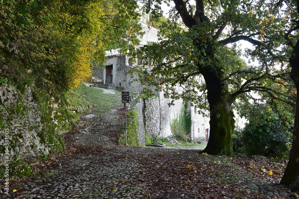 L'eremo di Santa Rosalia alla Quisquina è una costruzione lungo le pendici del monte Quisquina