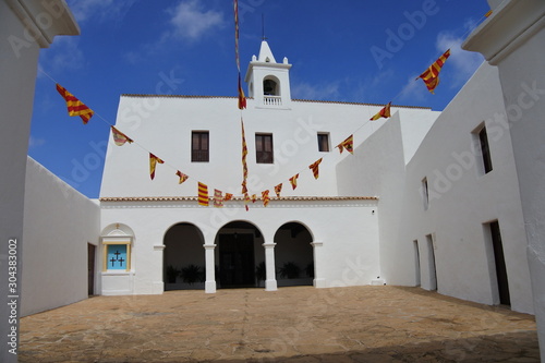 Der Innenhof der Kirche Sant Miquel de Balansat auf Ibiza photo