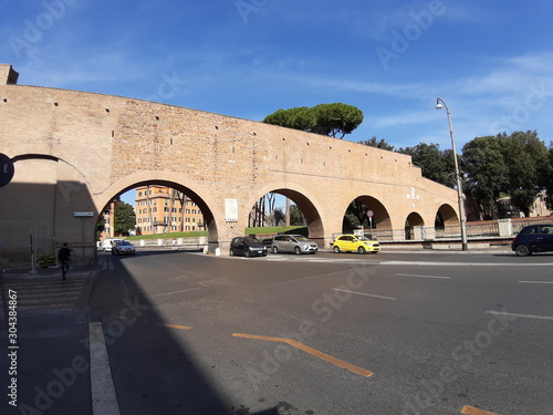 Roma - Muro del Passetto di Borgo da Piazza Pia photo