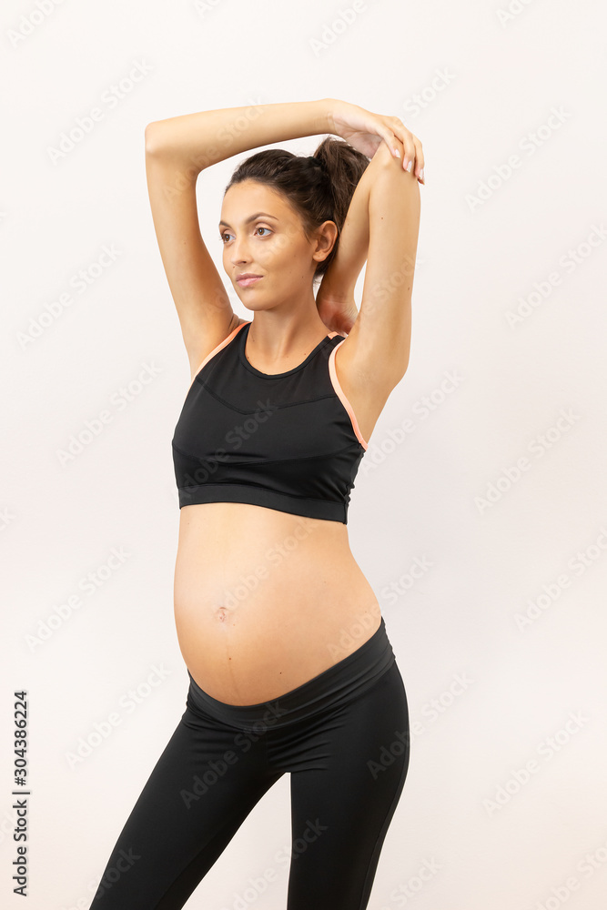 Giovanne donna incinta, fa ginnastica e stetching Giovanne donna incinta, fa ginnastica e stetching