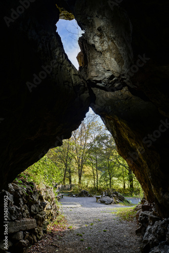 Reckenhöhle Höhle Sauerland Ausgang Hönnetal Balve Tropfsteine Felsen Licht Sonne Naturschutzgebiet