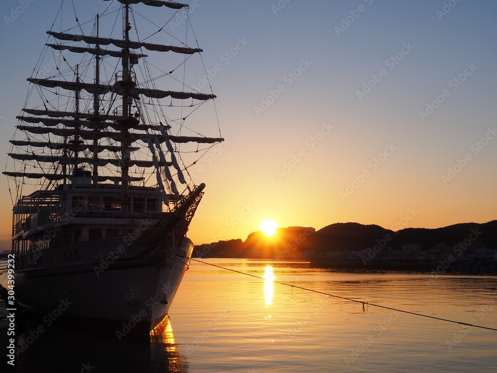 夕暮れ時の福浦港