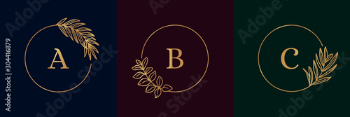 Set of Logos with Golden tropical palm leaf. Round frame in trendy minimal linear style. Vector Emblem with Palm and olive branch. For logo cosmetics, beauty Studio, hairdresser, hand made, jewelry