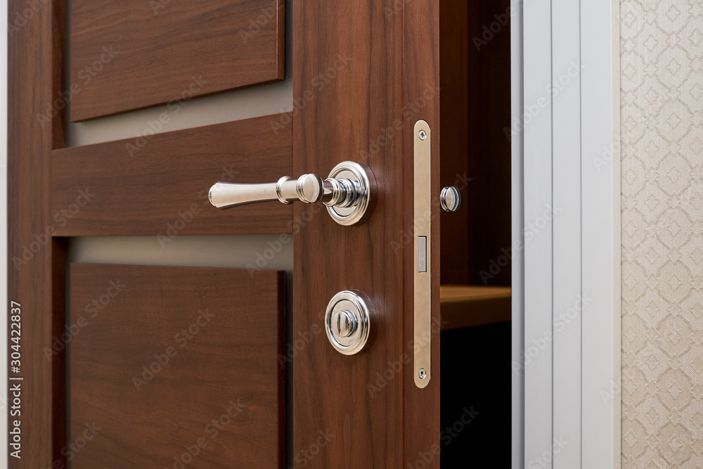 Obraz premium walnut door with white trim in the hallway and details
