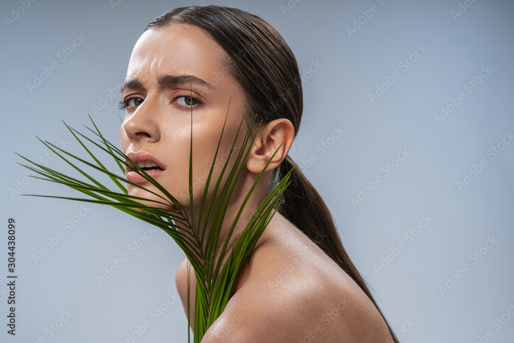 Naklejka premium Emotional brunette woman making face on camera