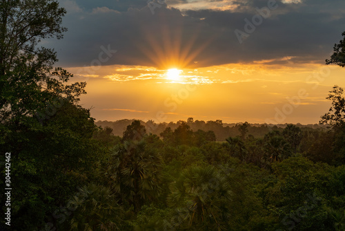 カンボジア  プレループ遺跡からみる夕日 © Takashi Nagaku