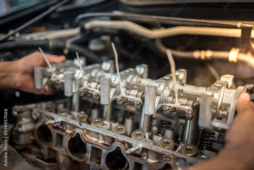 Engine valve car maintenance. A deposit on a piston, a large run a long service life