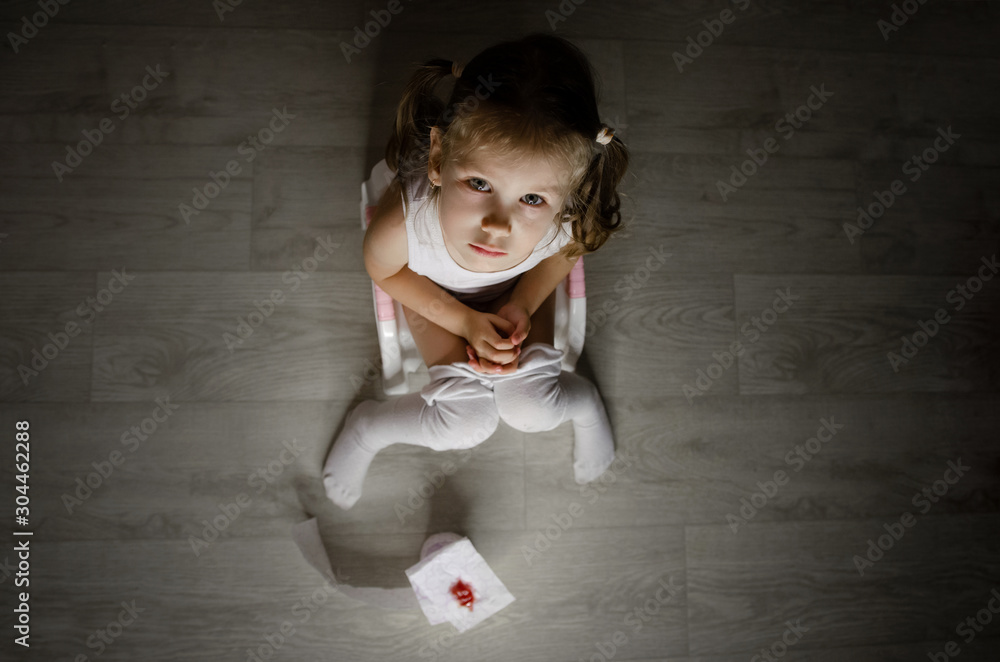 Fotka „The child has stomach problems, he sits on the toilet, he has