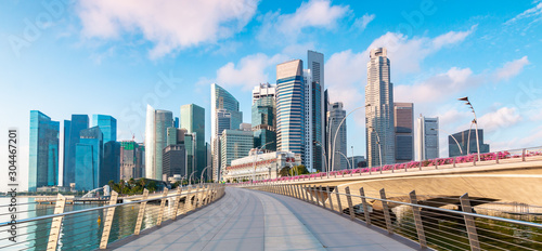 Canvas Print Beautiful and modern Singapore city walkway view