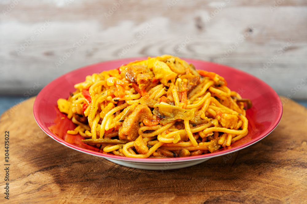Vegetable noodles with chicken meat preparation Vegetable noodles with chicken meat preparation