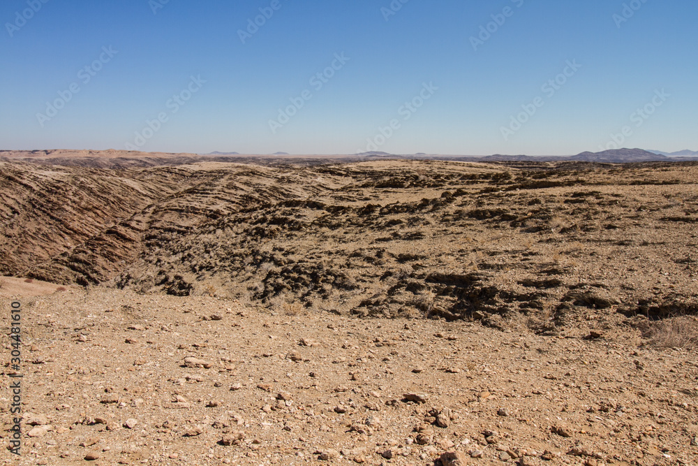 Erlebnis für Selbstfahrer in Namibia: Karge, bergige Landschaft der Wüste Namib südlich von Swakopmund Erlebnis für Selbstfahrer in Namibia: Karge, bergige Landschaft der Wüste Namib südlich von Swakopmund
