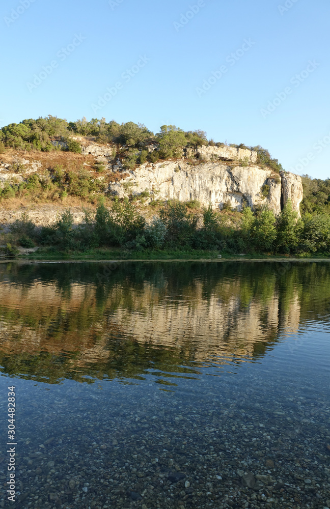 Gardon bei Pont du Gard in Südfrankreich Gardon bei Pont du Gard in Südfrankreich