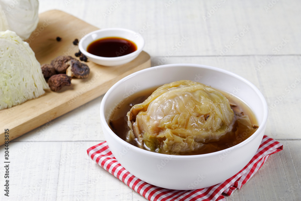 vegetarian food, Braised Cabbage with Shiitake Mushroom Soup vegetarian food, Braised Cabbage with Shiitake Mushroom Soup