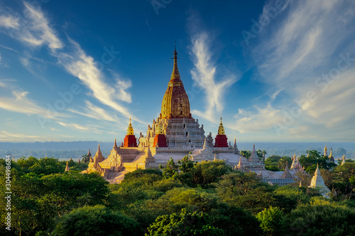 Landscape view of Ananda temple in old Bagan area, Myanmar Fototapet