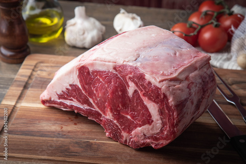 Bild auf Leinwand thick cut raw beef eibeye with bone for roast