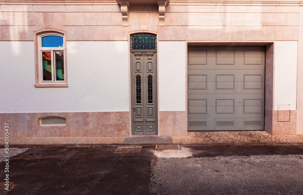 Naklejka premium Hauseingang mit Weg