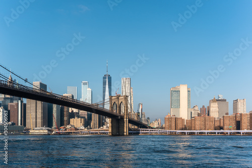 Fototapeta Naklejka Na Ścianę i Meble -  landscape picture of the city of new york and the brooklyn bridge