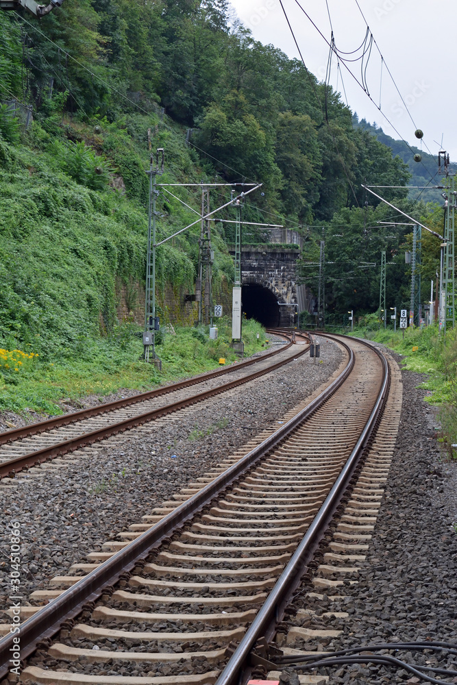 Curving Railway Line and Tunnel Entrance 6569-042 Curving Railway Line and Tunnel Entrance 6569-042