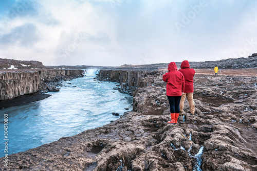 Cuadro en lienzo teo peoples ara watching on selfoss waterfall