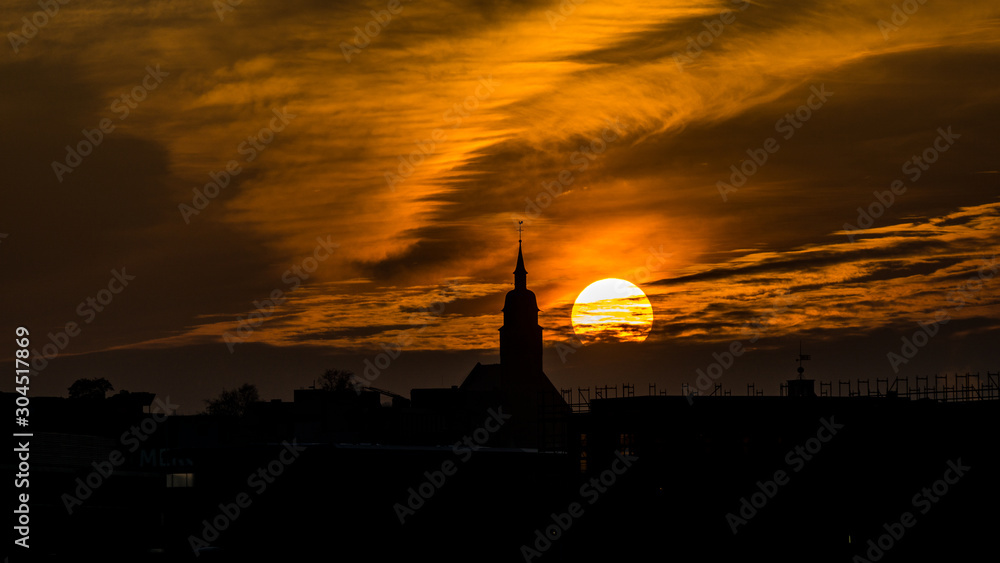 Obraz premium Sonnenaufgang mit Silhouette